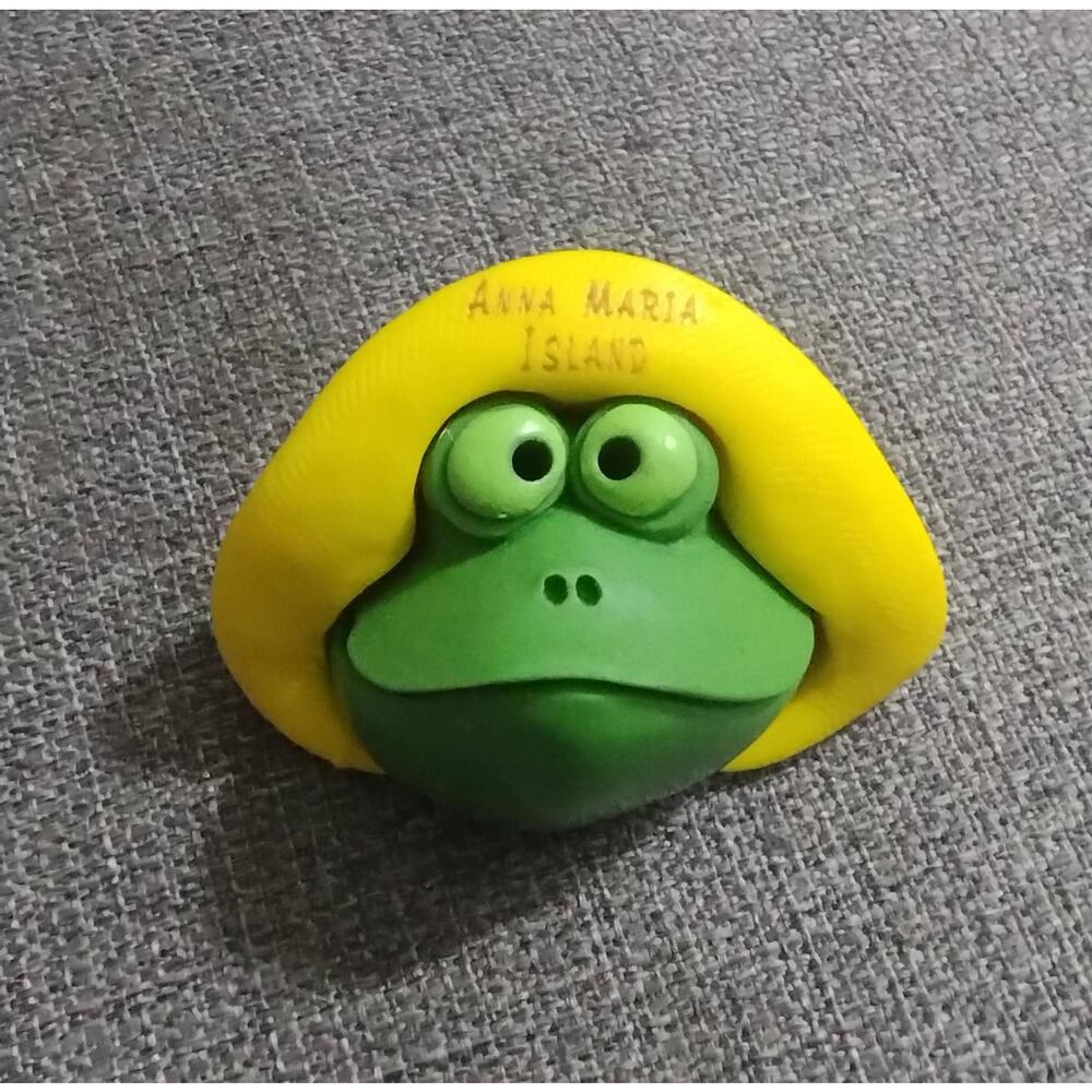 Vtg Anthropomorphic Frog Yellow Rain Hat Magnet Rubber 3D Clay Critters (jb3)